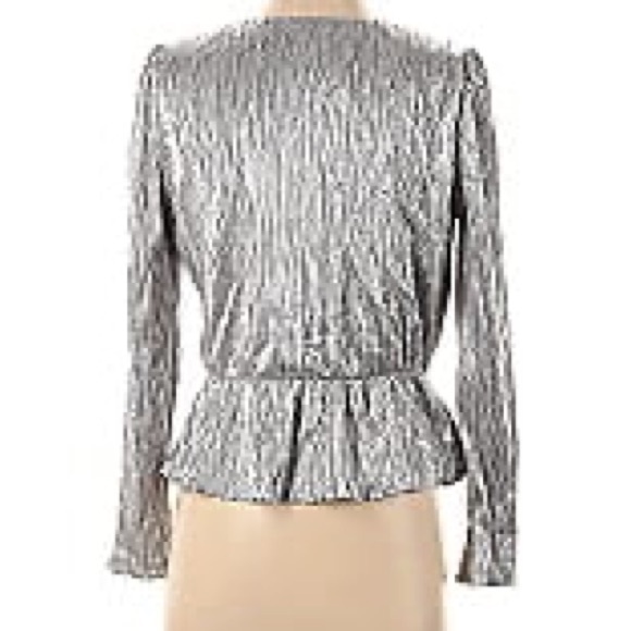 Gianni Bini new with tags silver polyester plunge neckline blouse sz L - Picture 2 of 6